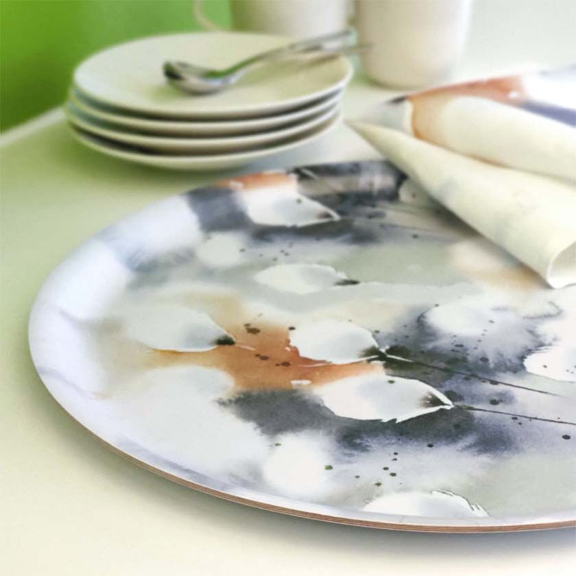 Kotimainen liikelahja logolla Tupasvilla tarjotin Ester Visual suomalainen design