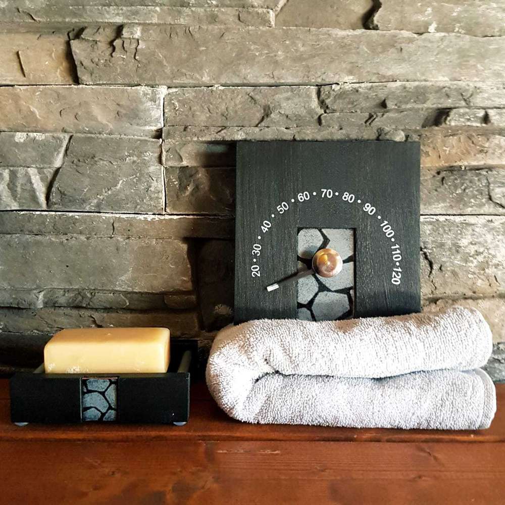 Kotimainen liikelahja Kivi saunamittari omalla logolla