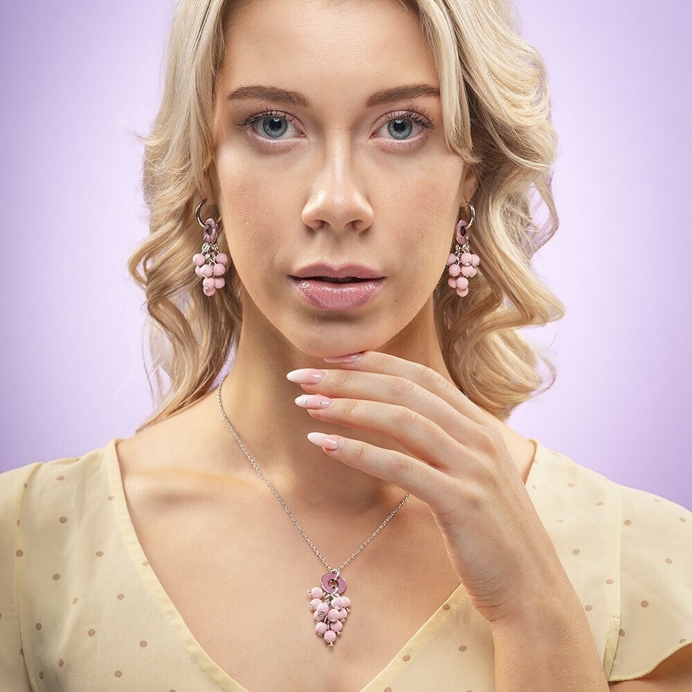 Mimosa Ohrringe und Halskette, rosa mit Holzperlen, Sommerohrringe, Blumenohrringe hergestellt in Finnland, Pauliina Rundgren HandiCrafts, Edelstahl