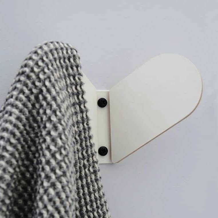 Muoto2 seinäkoukku Syli koivuvaneria puinen ripustin musta valkoinen naulakko