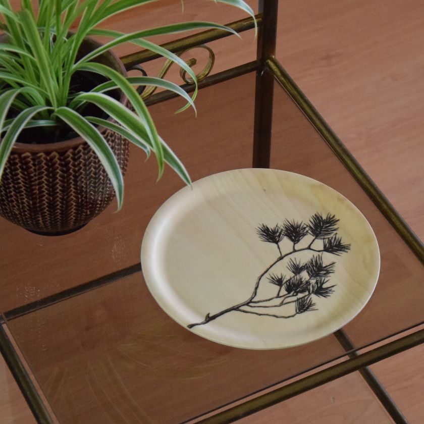 Havu Kiefernzweig rundes Tablett aus Holz hergestellt in Finnland, Miiko Design, The Finland Shop