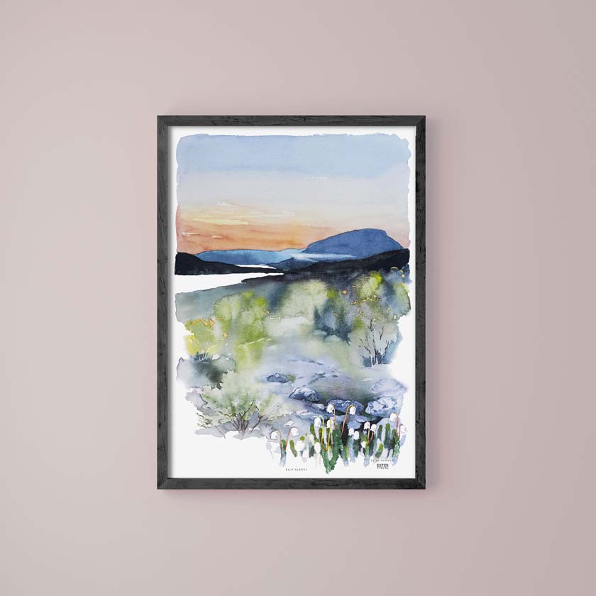 Kesäyö Kilpisjärvellä Ester Visual Saanatunturi yötön yö suomalainen design 50 x 70 cm juliste
