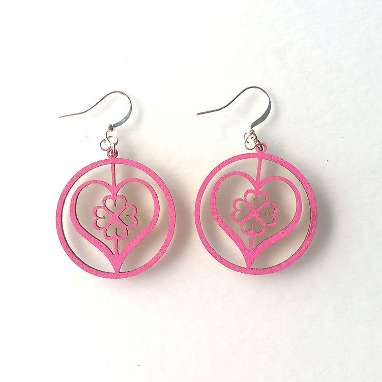 Liebe Glück Ohrringe aus Holz, Rosa - Mai Niemi hergestellt in Finnland