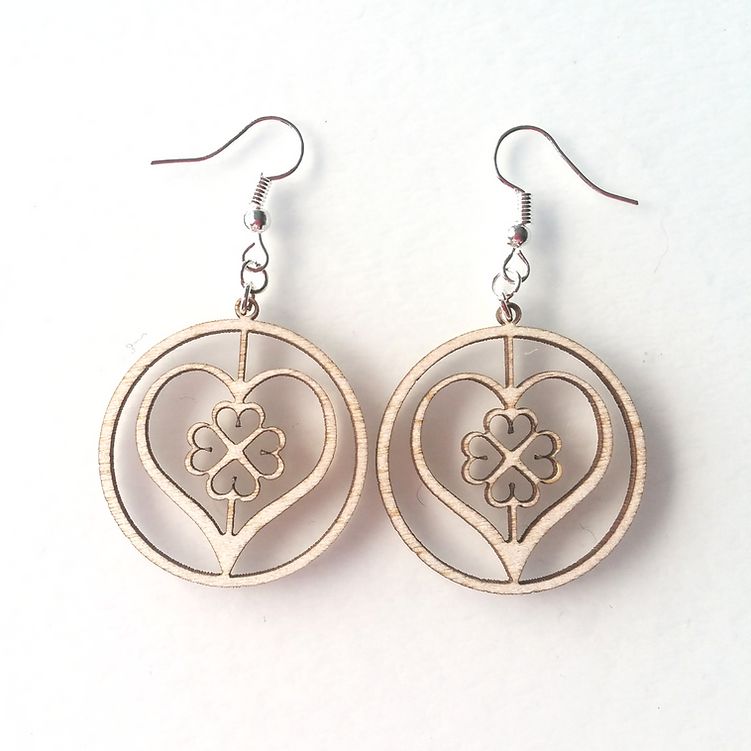 Liebe Glück  Ohrringe aus Holz, finnische Birke, Hergestellt in Finnland Mai Niemi