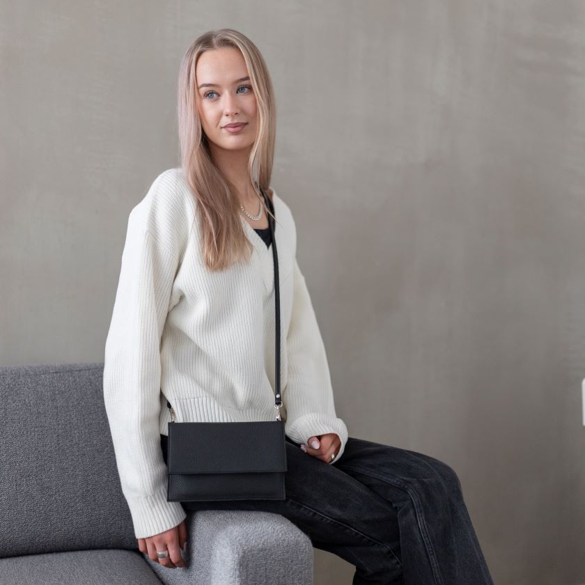 Tuike nahkalaukku mustaa hirvennahkaa, olkalaukku, Miiko design