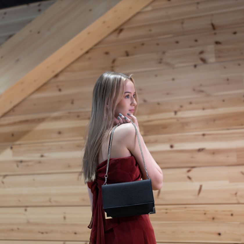 Välke nahkalaukku, musta