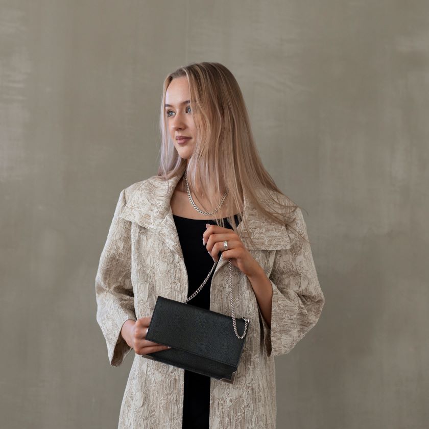 Välke nahkalaukku, musta