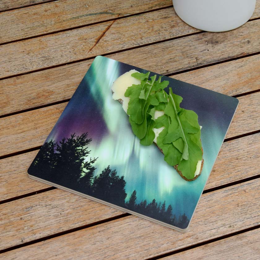 Liikelahja omalla logolla puinen pannunalunen Revontuli Miiko design suomi