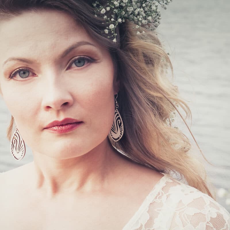 Weiße Schwan Schmucksete aus Holz, Schmuckset mit Halskette und Ohrringe, finnisches Design, The Finland Shop