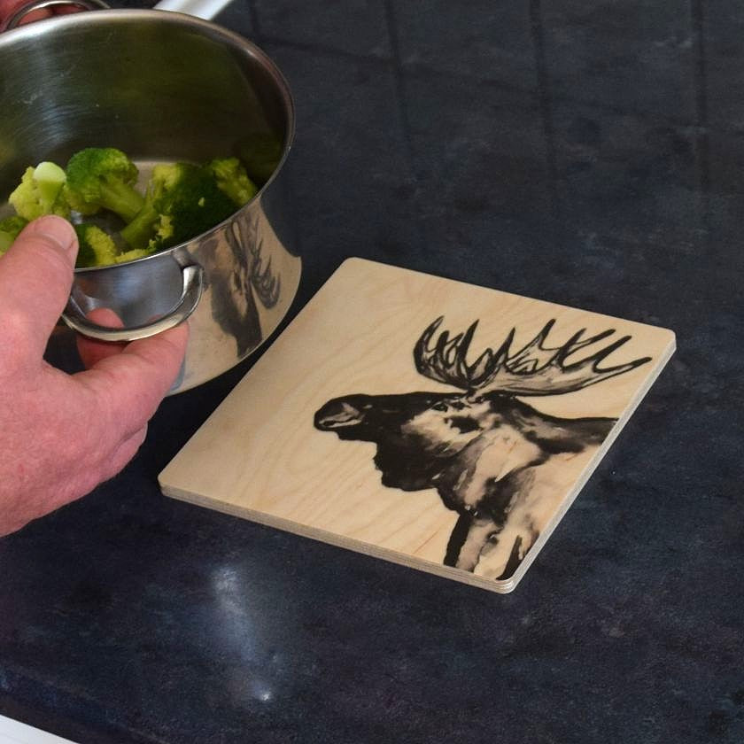 Elch Topfuntersetzer aus finnische Birke, hergestellt in Finnland, Miiko Design