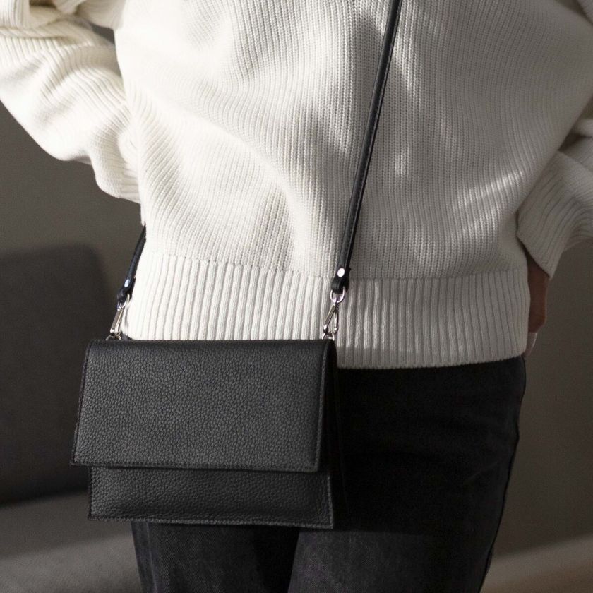 Schwarze Tuike Handtasche aus Elchleder handgefertigt in Finnland, finnisches Design, The Finland Shop