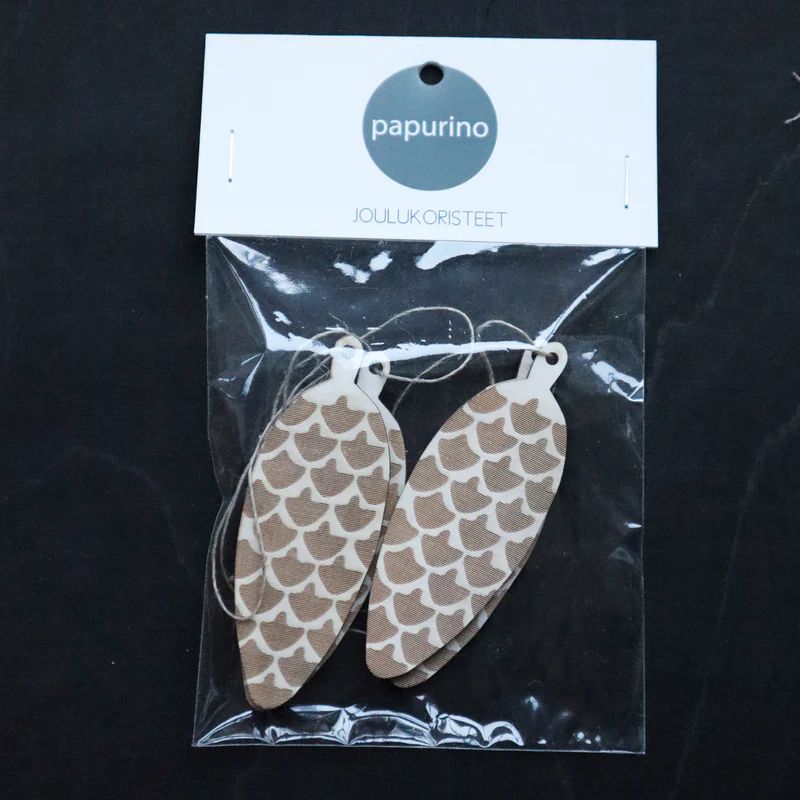 Skandinavische Weihnachtsdekoration aus Holz – Zapfen aus Birkenholz von The Finland Shop