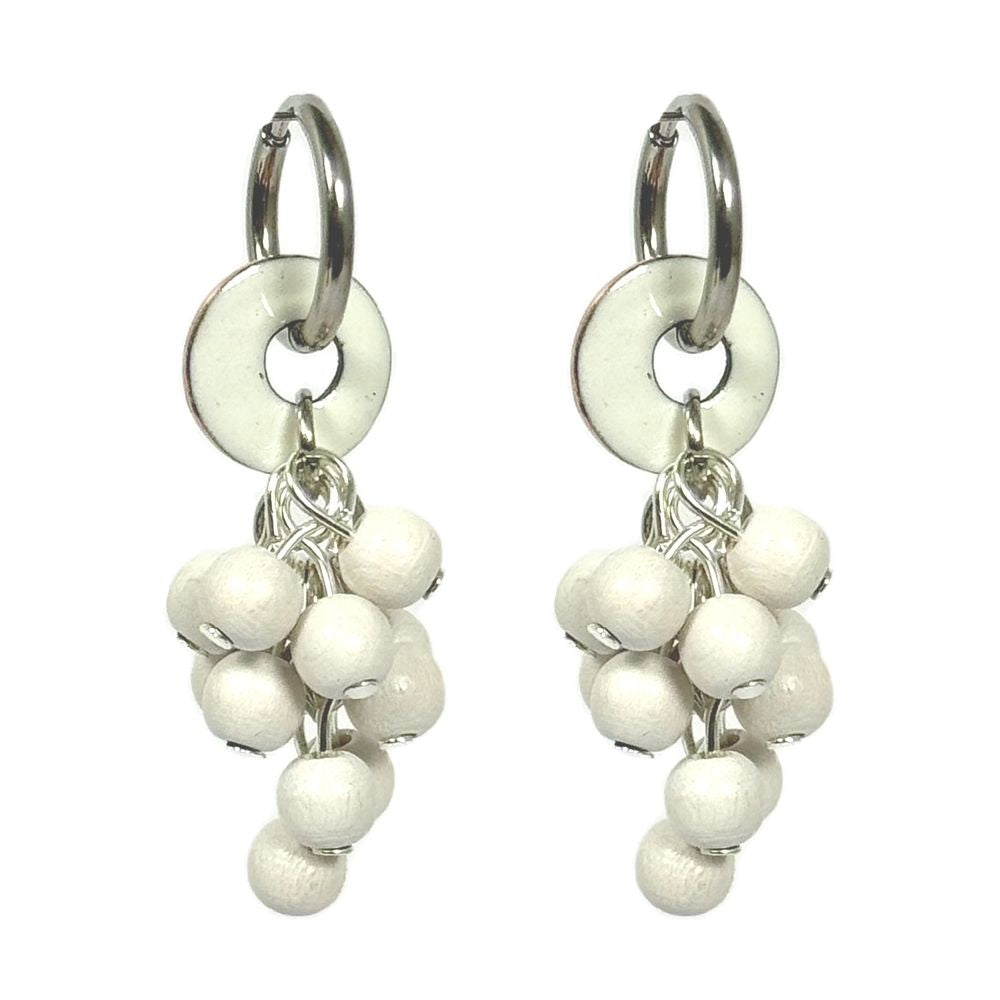 Mimosa Ohrringe, rosa mit Holzperlen, Sommerohrringe, Blumenohrringe hergestellt in Finnland, Pauliina Rundgren HandiCrafts, Edelstahl