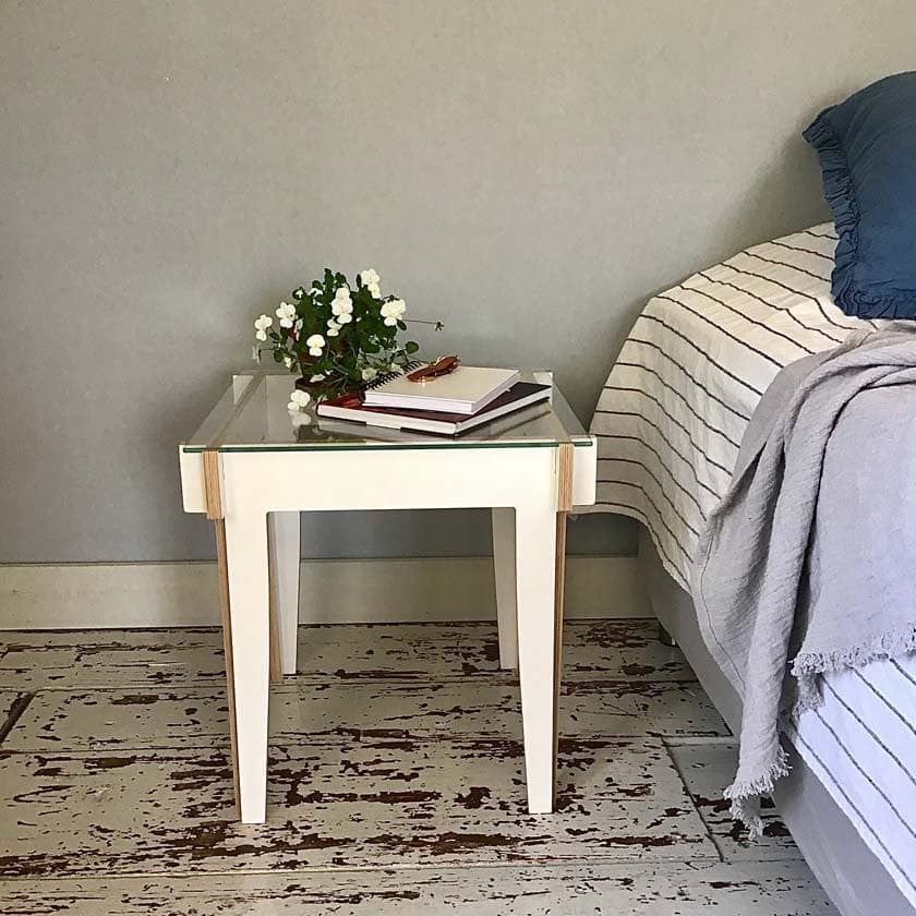 Suomalainen valkoinen pöytä lasipöytä puupöytä design maarit maria
