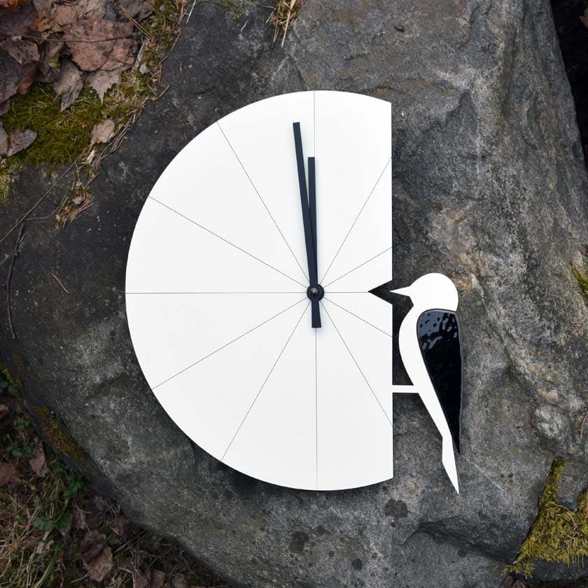 Puinen seinäkello Valkoinen Tikka koivuvaneria suomalainen Pauliina Rundgren HandiCrafts