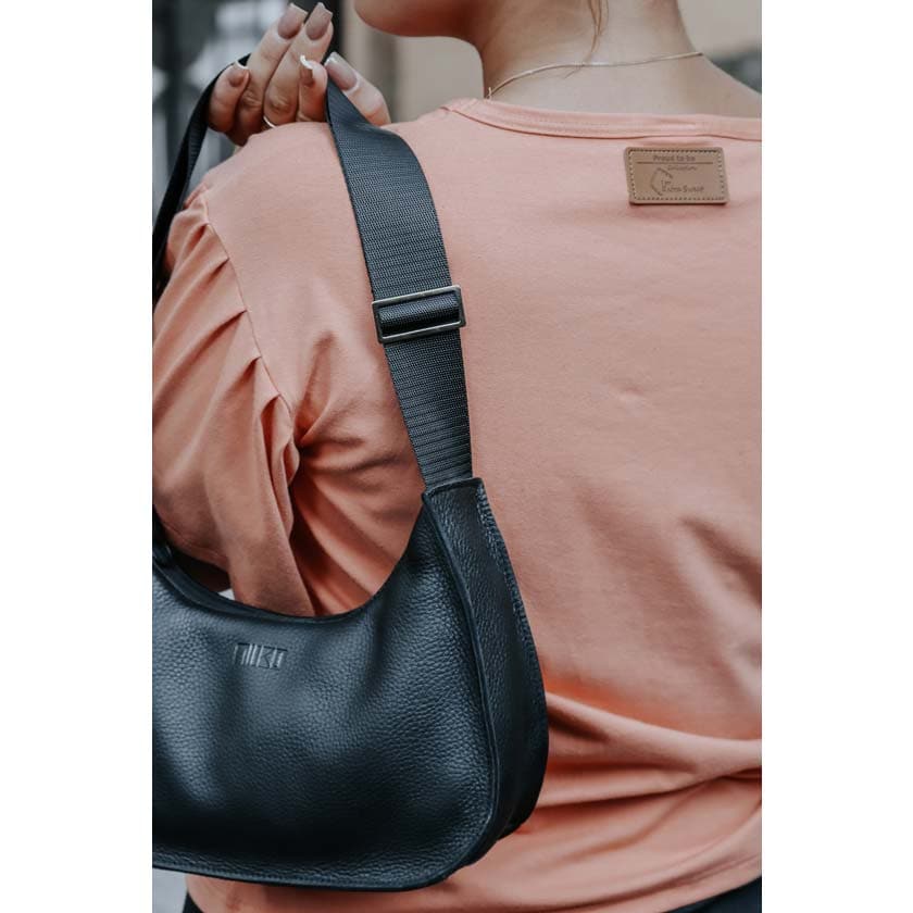 Suomalainen nahkalaukku olkalaukku hirvennahkaa musta käsilaukku Miiko design Rimma